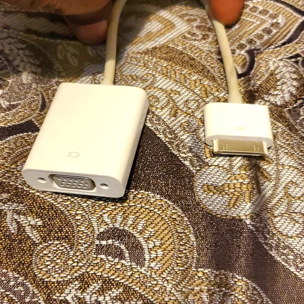Apple 30-Pin to VGA Adapter
